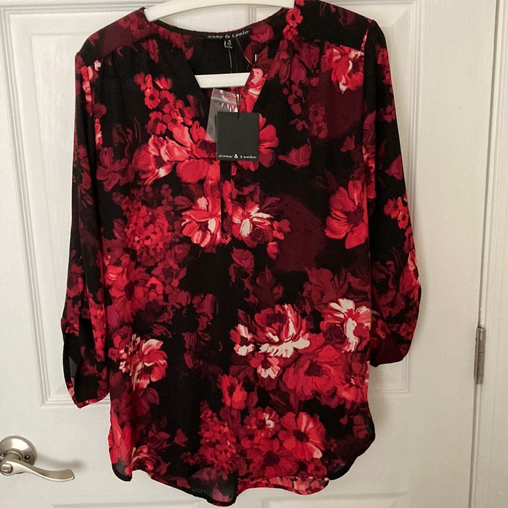 ❤️ZOEY & LEELO silky blouse SHADES of SCARLET on black SIZE M. NWT